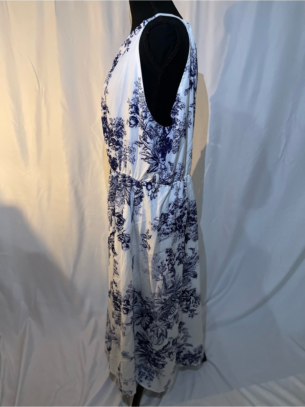 BloomChic White & Navy Floral Maxi Dress - Picture 5 of 12
